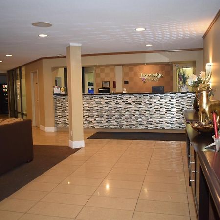 Travelodge Hotel By Wyndham Chilliwack Exterior photo