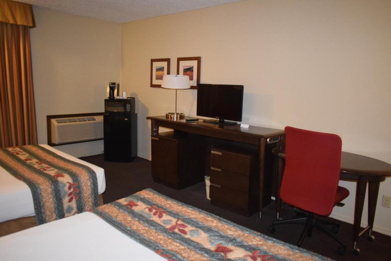 Travelodge Hotel By Wyndham Chilliwack Exterior photo