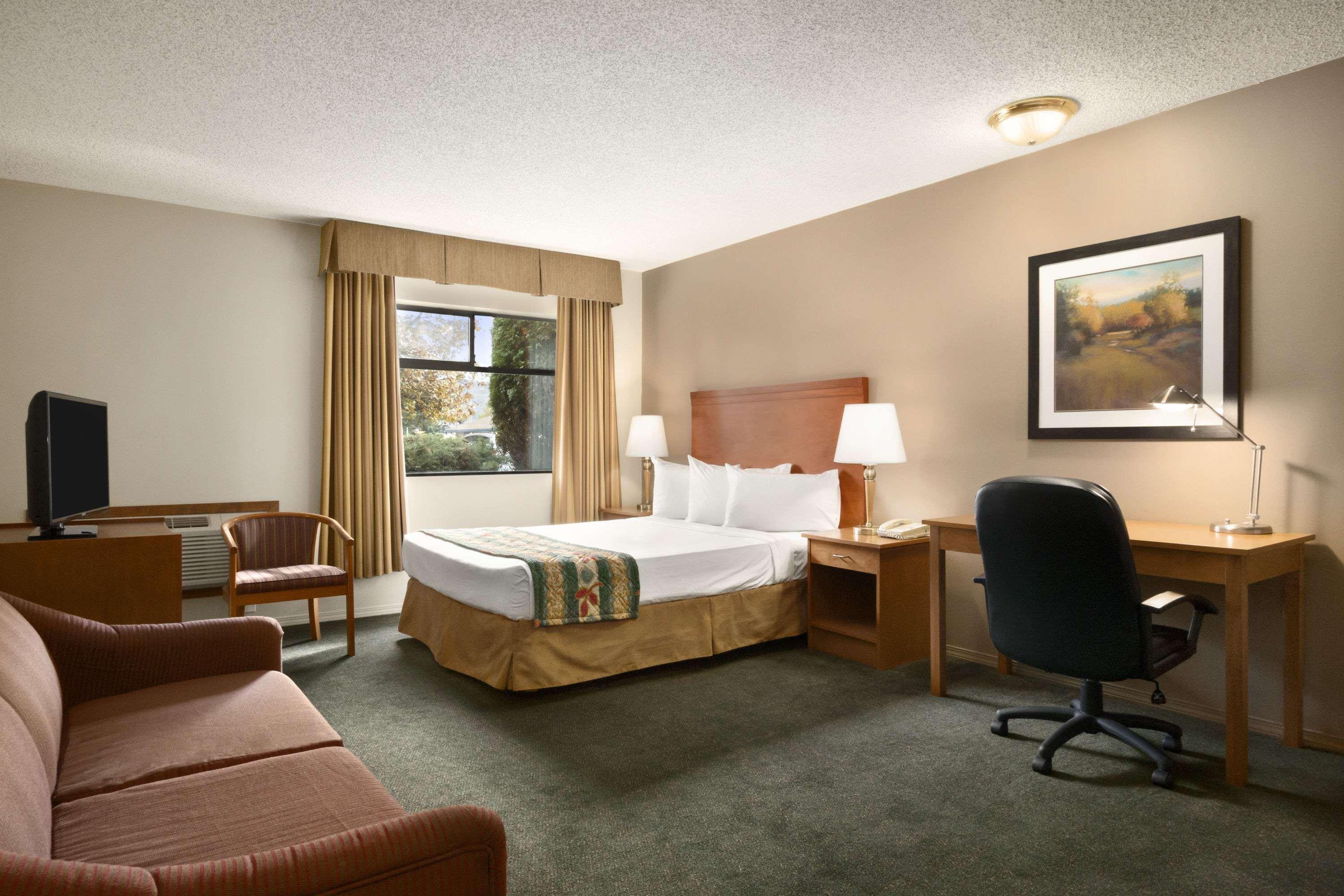 Travelodge Hotel By Wyndham Chilliwack Exterior photo