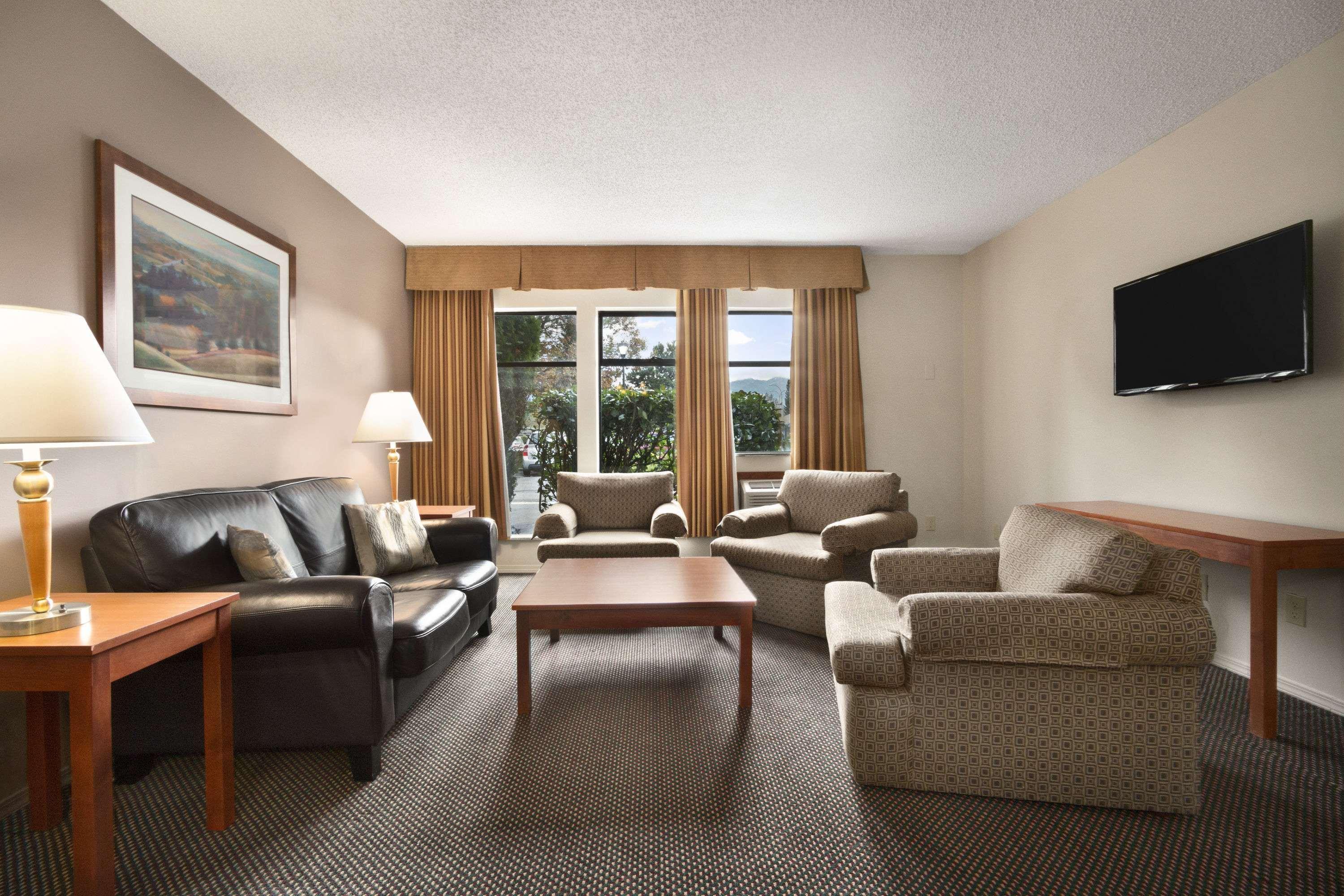 Travelodge Hotel By Wyndham Chilliwack Exterior photo