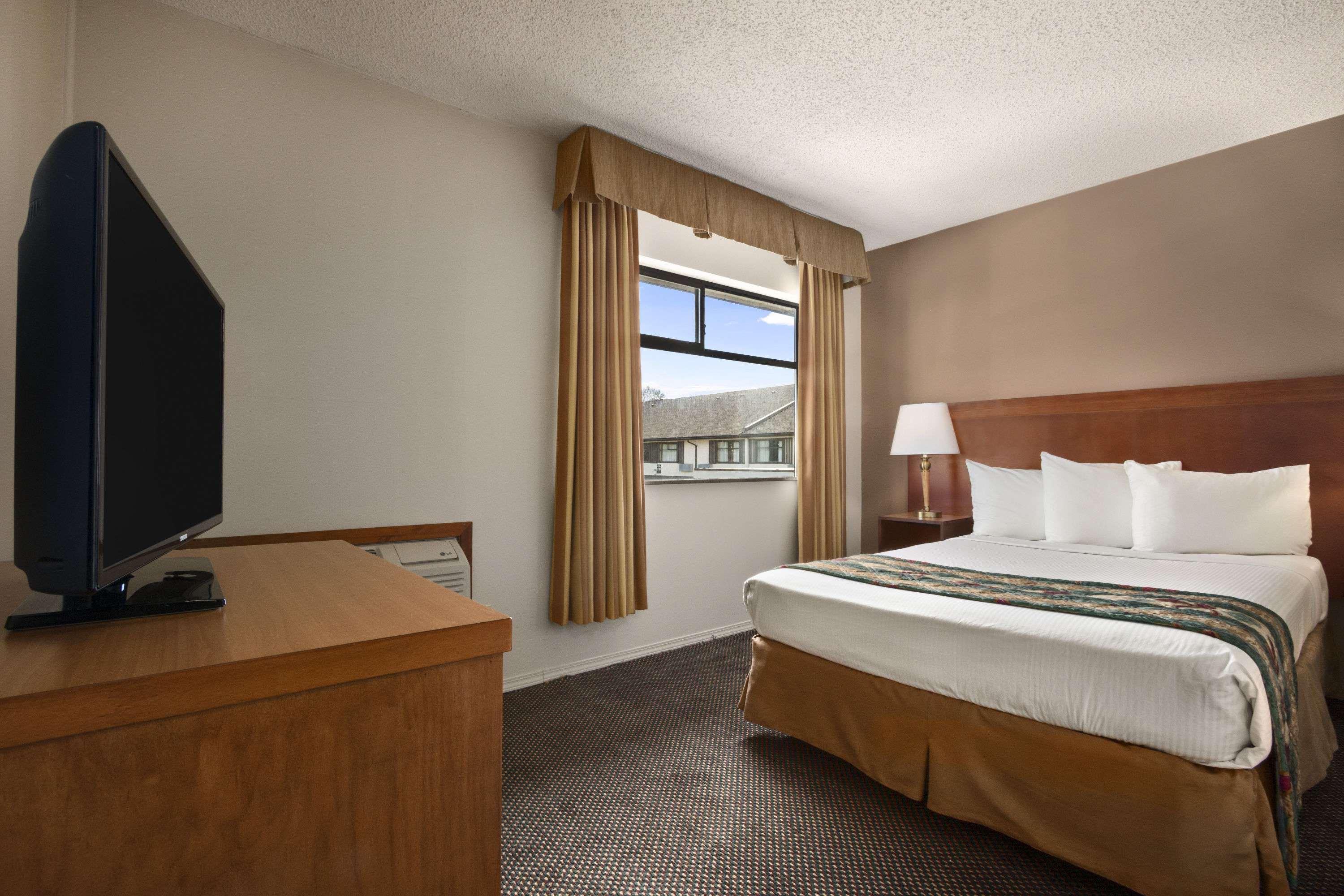 Travelodge Hotel By Wyndham Chilliwack Exterior photo