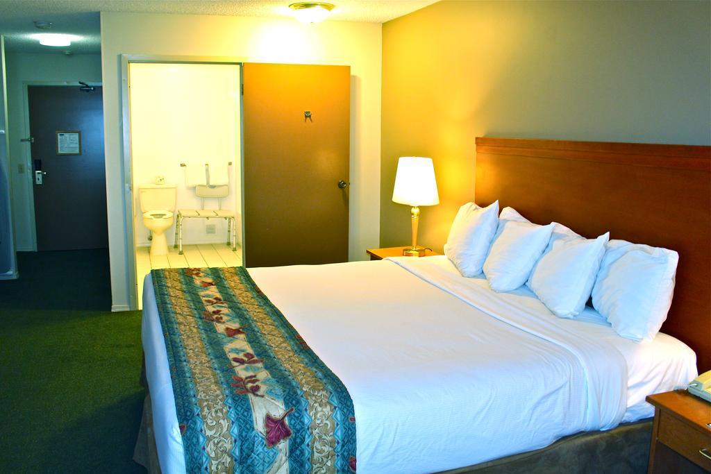 Travelodge Hotel By Wyndham Chilliwack Exterior photo